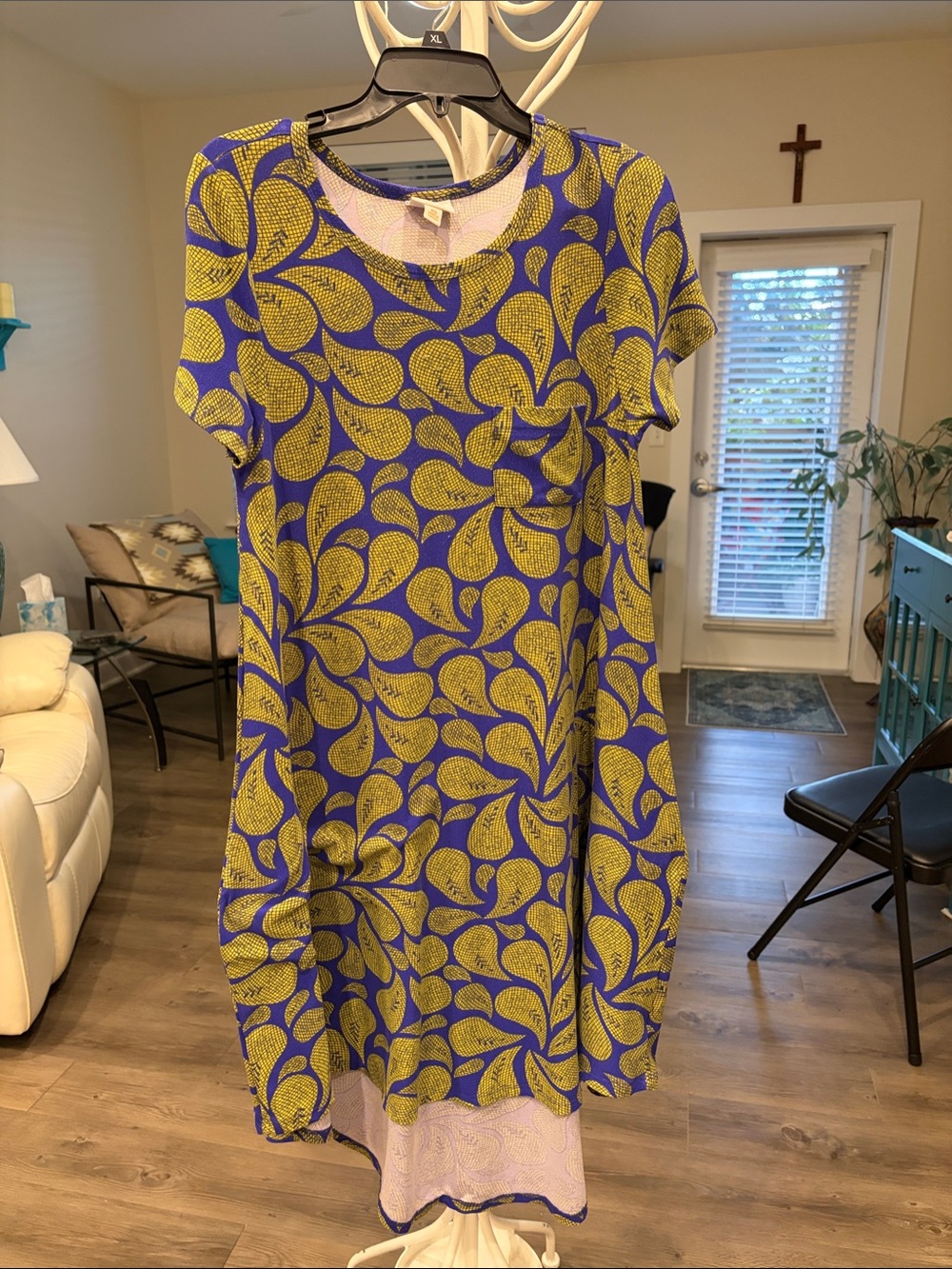 LuLaRoeCobaltBlueShortSleeveHigh-LowHemMidi DressWith a BoldGreenLeafPrintSizeXL